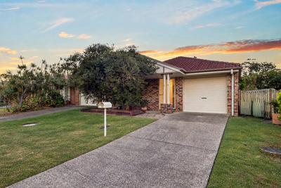 17 Macquarie Circuit, Forest Lake, QLD 4078 photo 2 of 16