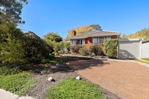 28 Rivett Street, Hackett, ACT 2602 photo 2 of 16