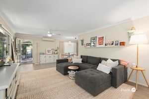 16 Dobbs Street, Holland Park West, QLD 4121 photo 3 of 20