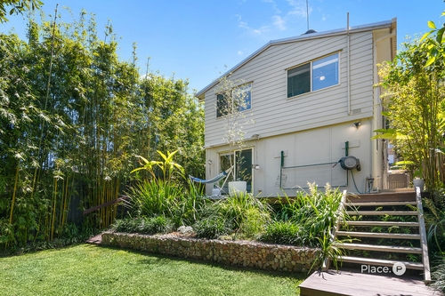 16 Dobbs Street, Holland Park West, QLD 4121