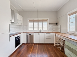 83 Sussex Street, Maryborough, QLD 4650 photo 2 of 10
