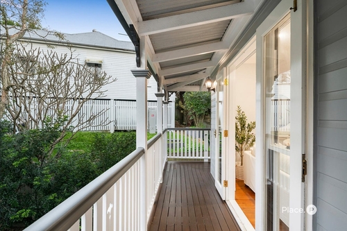 119 Railway Parade, Norman Park, QLD 4170