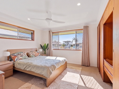 16 Marlin Court, Palm Beach, QLD 4221