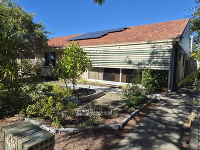 43 Ashmole Road, Redcliffe, QLD 4020 photo 2 of 15