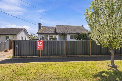 33 Overend Crescent, Sale, VIC 3850 photo 2 of 26