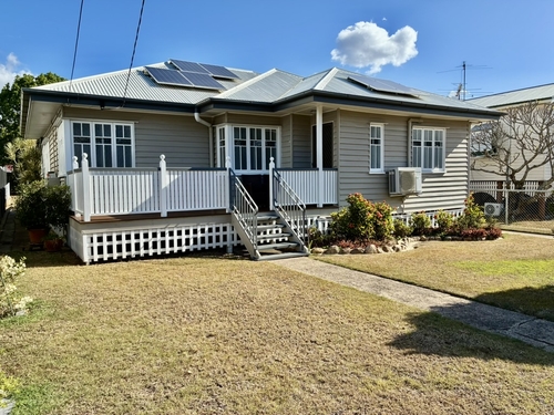 99 Glebe Road, Silkstone, QLD 4304