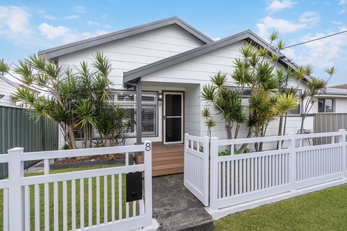 8 Pacific Street, Stockton, NSW 2295
