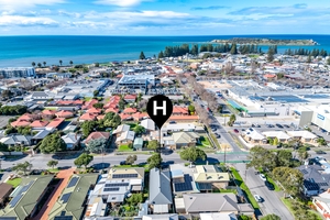 15 Acraman Street, Victor Harbor, SA 5211 photo 2 of 21