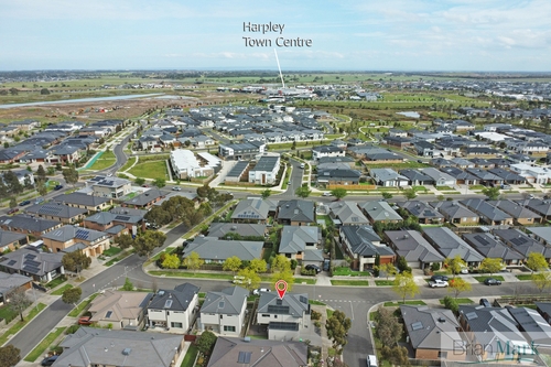 8 Mathoura Avenue, Werribee, VIC 3030