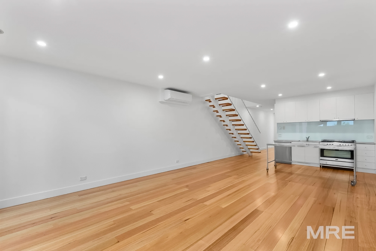 127 Yarra Street