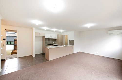 8/4 Annie Douglas Street, Casey, ACT 2913