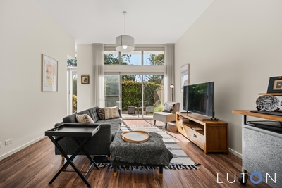 2/110 Eggleston Crescent, Chifley, ACT 2606 photo 2 of 17