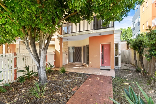 1/65 Kitchener Street, Coorparoo, QLD 4151