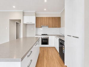 10 Warwick Street, Mount Barker, SA 5251 photo 2 of 18