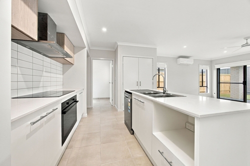 7 Valley Street, Banya, QLD 4551
