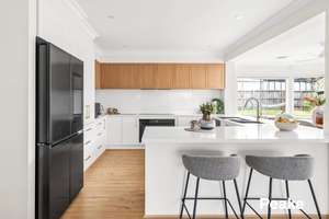 2 Lords Rise, Berwick, VIC 3806 photo 3 of 18