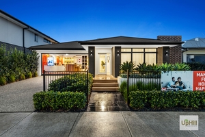 15 Kunlun Crescent, Clyde North, VIC 3978
