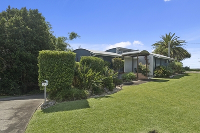 8 Perry Drive, Coffs Harbour, NSW 2450 photo 2 of 26