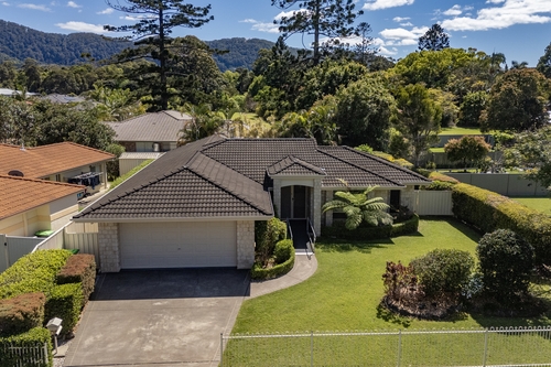 2 Red Cedar Drive, Coffs Harbour, NSW 2450