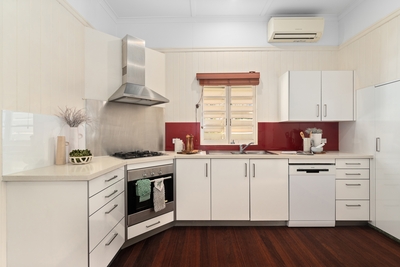 116 Pearson Street, Kangaroo Point, QLD 4169 photo 2 of 11