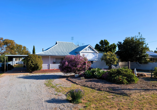 6 Massingham Street, Kellerberrin, WA 6410