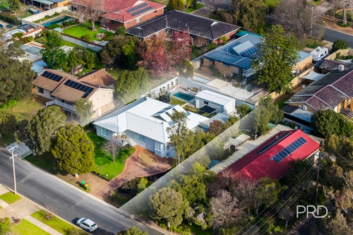 10 Lansdowne Avenue, Lake Albert, NSW 2650
