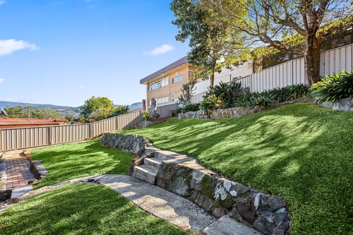 10 St Johns Avenue, Mangerton, NSW 2500