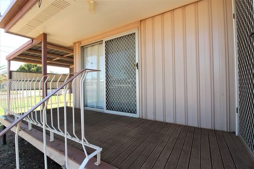 4 Milne Bay Road, Mount Isa, QLD 4825