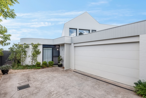 2/13 Vista Road, Newtown, VIC 3220