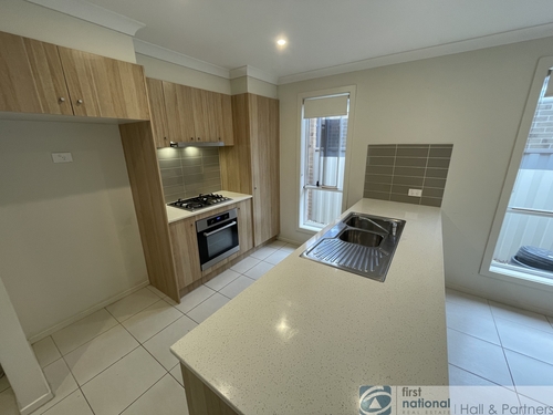 11 Willowtree Drive, Pakenham, VIC 3810