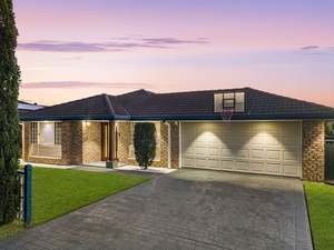 11 Swanbrook Place, Parkinson, QLD 4115 photo 2 of 30