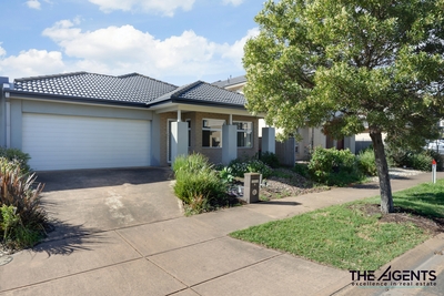 9 Outrigger Court, Point Cook, VIC 3030 photo 2 of 15