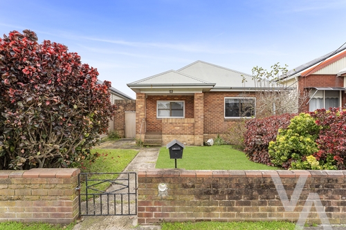 18 Maitland Street, Stockton, NSW 2295