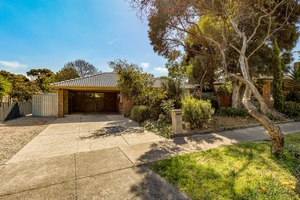 1 Dunrossil Drive, Sunbury, VIC 3429 photo 3 of 20