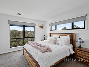 8 Hakea Drive, Tolmans Hill, TAS 7007 photo 3 of 23