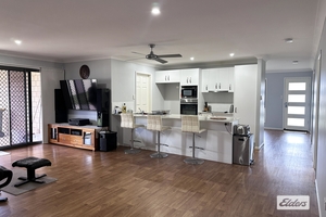 28 Himyar Drive, Warwick, QLD 4370 photo 3 of 15