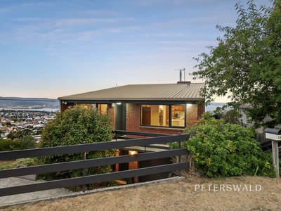 10 Chadwick Court, West Hobart, TAS 7000