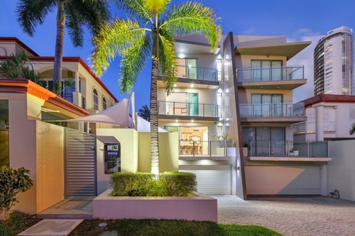 35a Hughes Avenue, Main Beach, QLD 4217