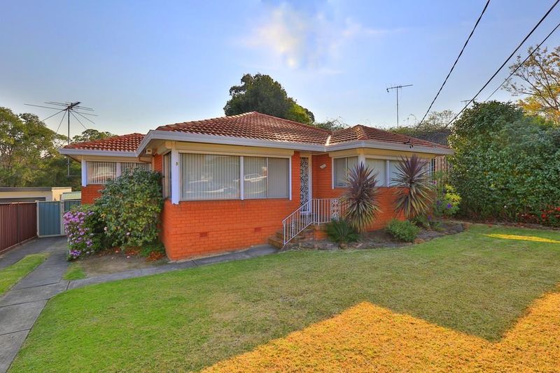 5 Amaroo Avenue, Hall, NSW 2198 Property Details