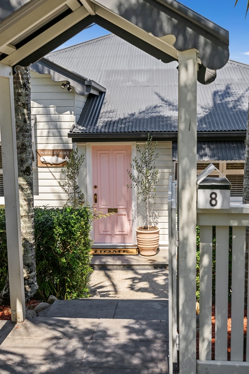 8 Page Parade, Burleigh Heads, QLD 4220