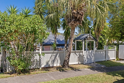 8 Page Parade, Burleigh Heads, QLD 4220