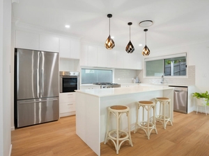 60 Fawkner Street, Chapel Hill, QLD 4069 photo 2 of 25