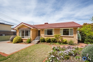 1 D Arcy Place, Chifley, ACT 2606 photo 2 of 27