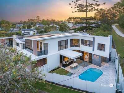 26 Topaz Street, Holland Park, QLD 4121