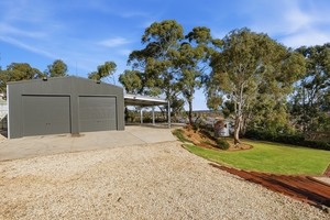 8 Dairy Hill Place, Orange, NSW 2800 photo 3 of 23