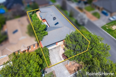 29 Fingleton Crescent, Sunbury, VIC 3429 photo 2 of 17