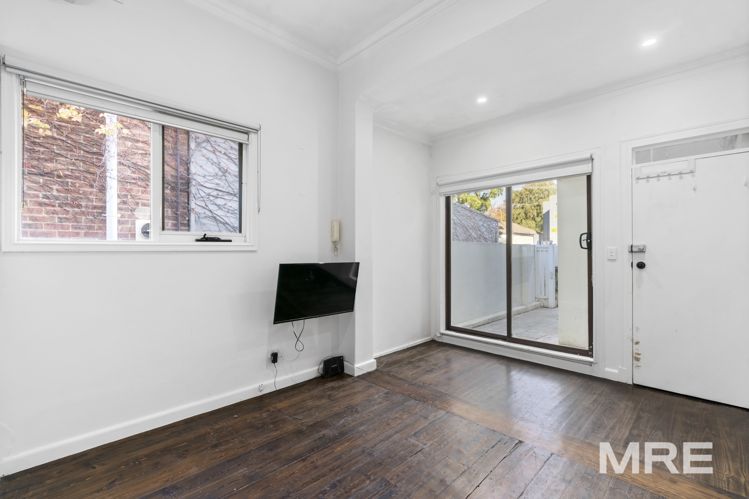 2/11 Anderson Street