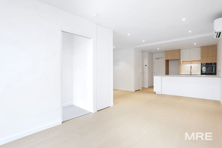 212/40 Hall Street