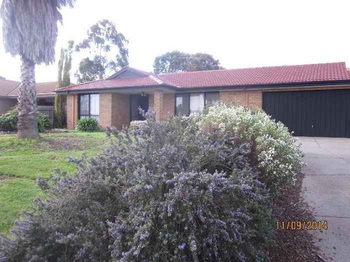 6 Evelyn Close, Melton West, VIC 3337 Property Details