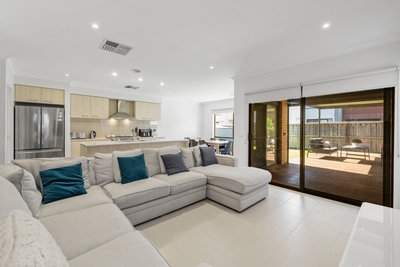 8 Perease Road, Wollert, VIC 3750 photo 2 of 11